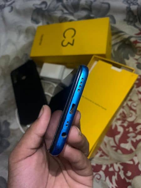 Realme C3 3/32 with box and Charger 4