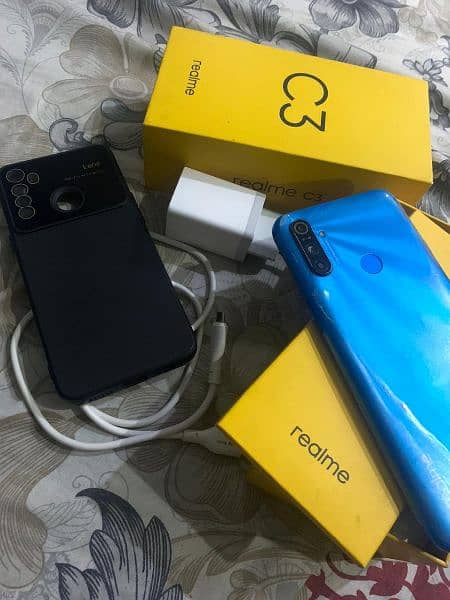 Realme C3 3/32 with box and Charger 6