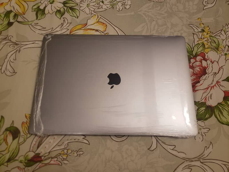 MacBook Pro (15-inch, 2016) 0