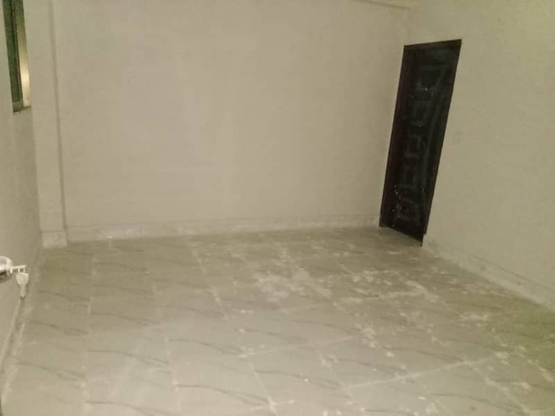 4bed dd 4th floor lift available sachal goth near dow hospital 3