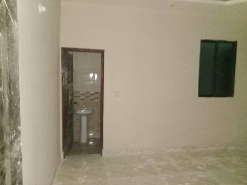 4bed dd 4th floor lift available sachal goth near dow hospital 4