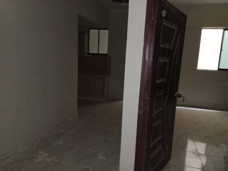 4bed dd 4th floor lift available sachal goth near dow hospital 5