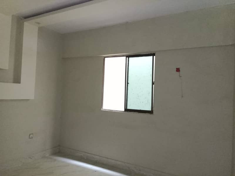 4bed dd 4th floor lift available sachal goth near dow hospital 6