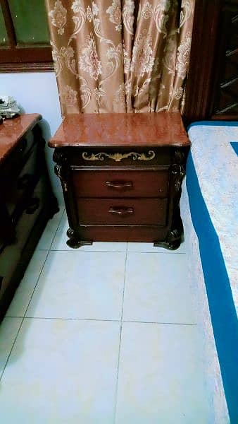 King size BED ,Side Tables,Dressing Table. 8