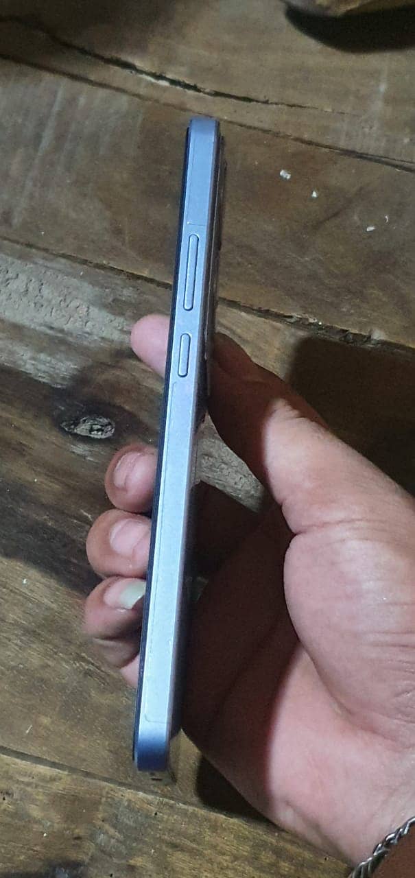 Oppo Reno 11 f 5 g condition 10/10 8 month warranty left 2