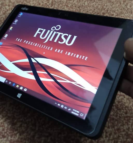 Fujitsu Q506 4/64 Atom X5 Windows Tablet 0