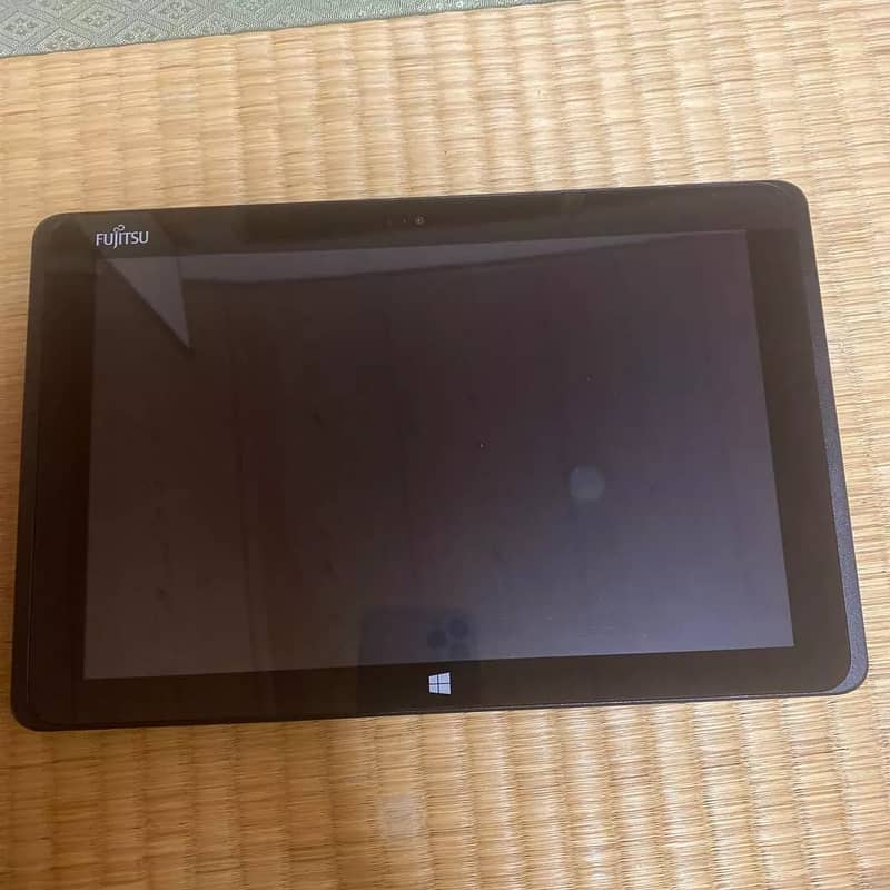 Fujitsu Q506 4/64 Atom X5 Windows Tablet 9