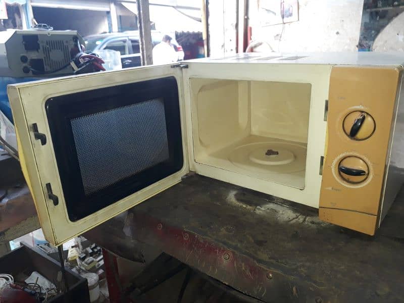 Microwave  oven 2