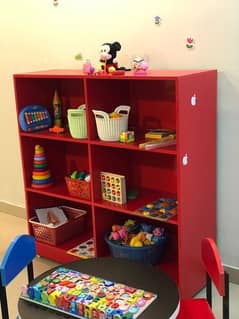 toy and books rack