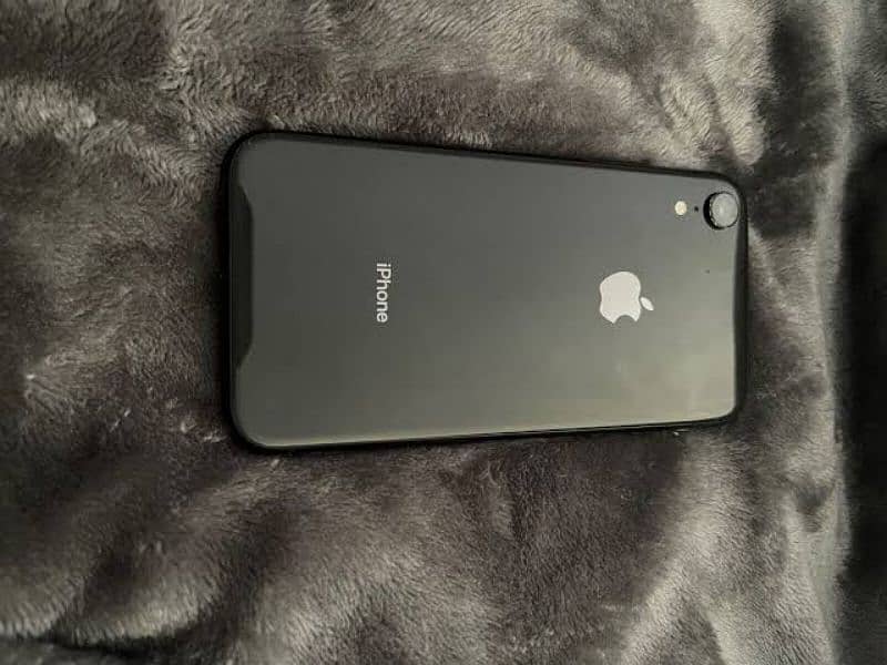 iPhone XR 3