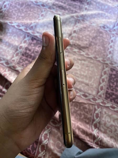 IPhone 11 pro 256GB Golden Colour 1