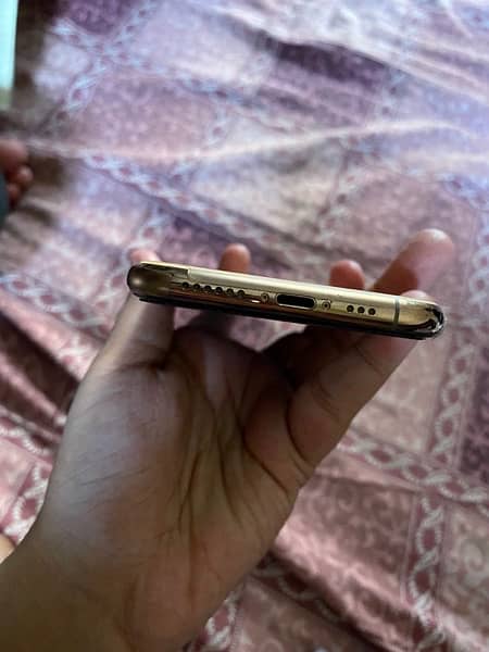 IPhone 11 pro 256GB Golden Colour 2