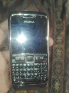 Nokia E71 ye fon b zabardast hy