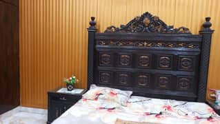 solid woden bed