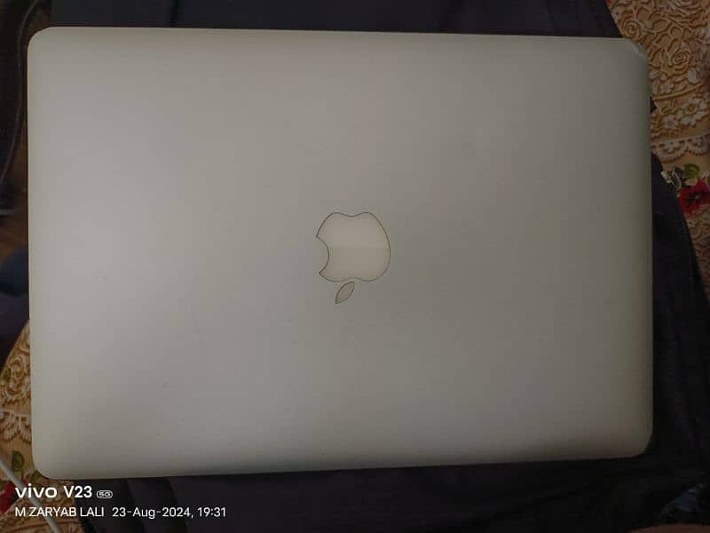 MacBook air 2015 8/128 0