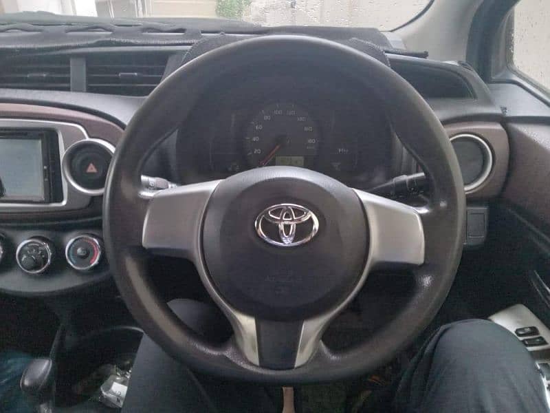 Toyota Vitz 2011 4