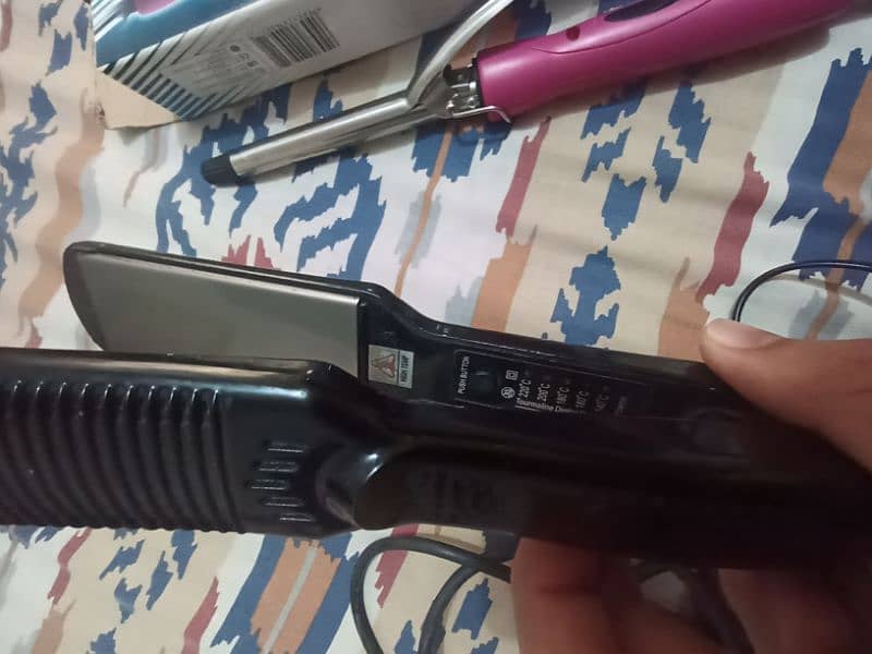 Hair Straightener & Hair Curler 1