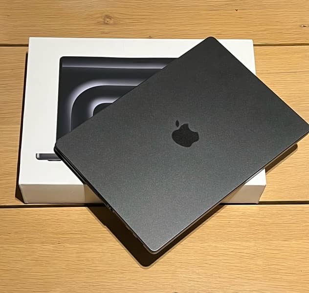 MacBook M3 Pro 14 inch 0