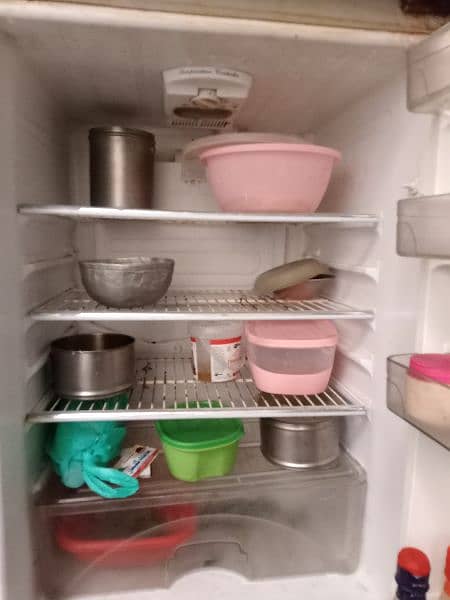 Good Condition Fridge For Sale In Reasonable Price 2