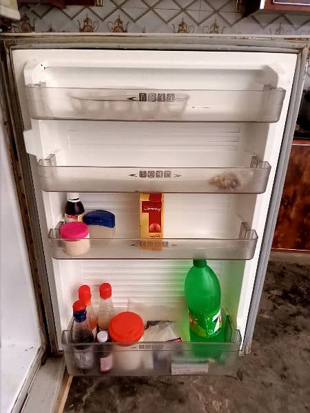 Good Condition Fridge For Sale In Reasonable Price 4