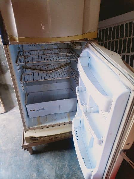 pel freezer hai Colling wagera okay h Baki BT ap cll pr kr Skte h 4