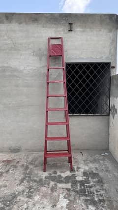 8 Foot Jisti seerhi. Folding ladder.