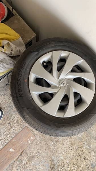 Toyota Yaris Japanese tyres set with wheel cup 4