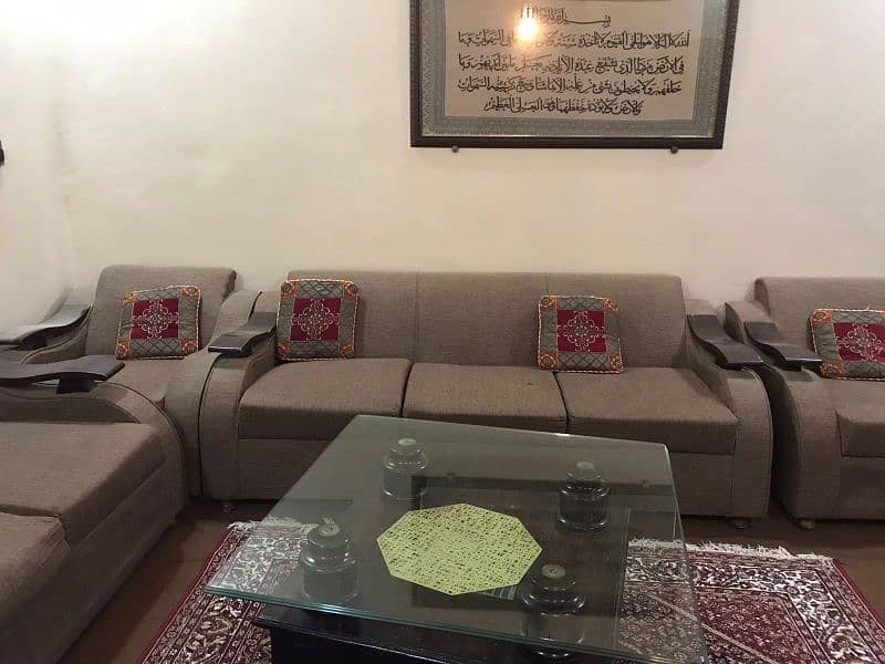 5 seater sofa selling out at reasonable price location shadman Town 0