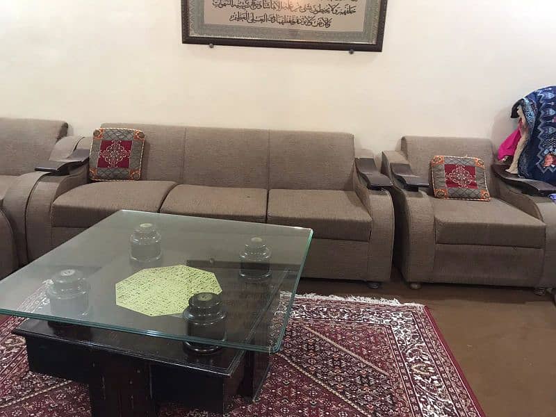 5 seater sofa selling out at reasonable price location shadman Town 1