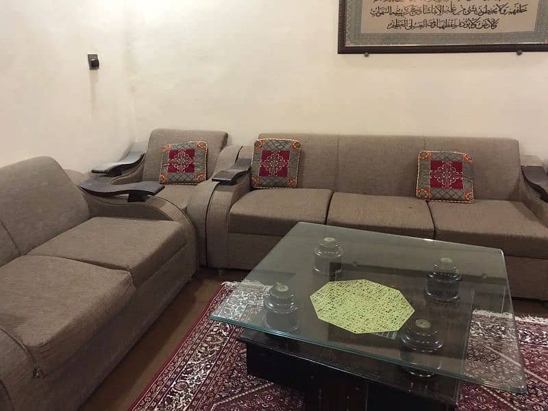 5 seater sofa selling out at reasonable price location shadman Town 2