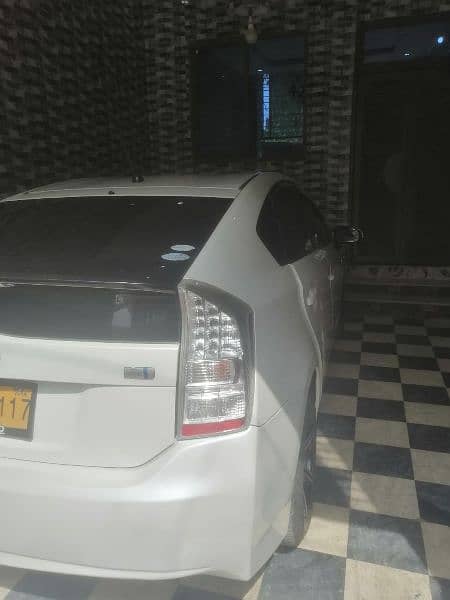 Toyota Prius 2011 3