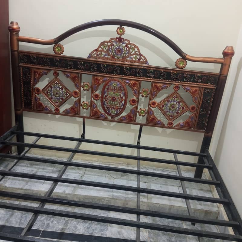 Iron bed in good condition 1