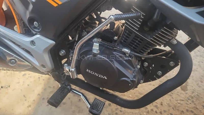 Honda CB 150f Special Edition 3