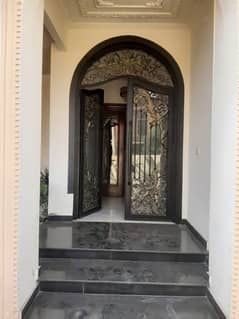 1 KANAL INDEPENDENT LOWER PORTION FOR RENT IN OPF SOCIETY UCP ROAD LAHORE.