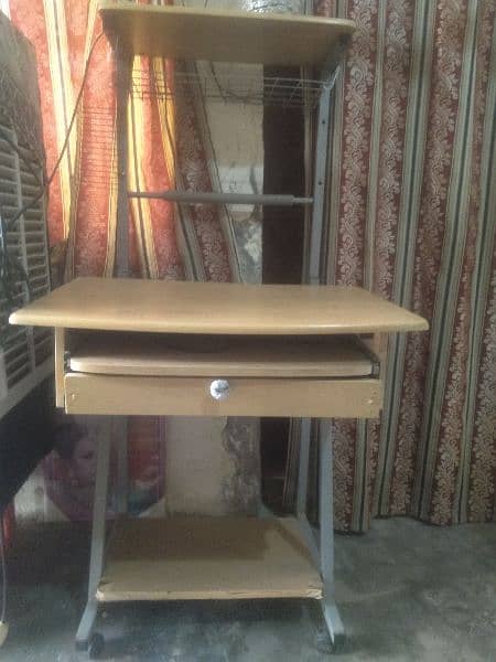 computer/laptop table for sale 1