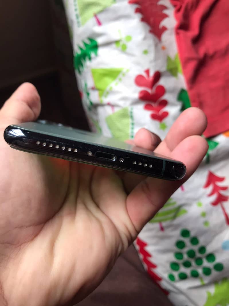 Iphone 11 pro max PTA approved with box and charger 5