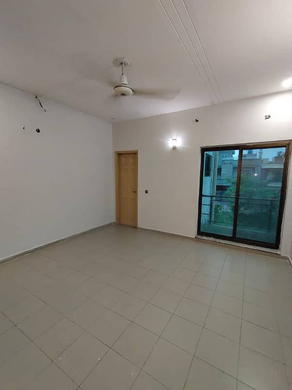 10 marla first floor portion for rent, sahafi colony main canal road Lahore 2