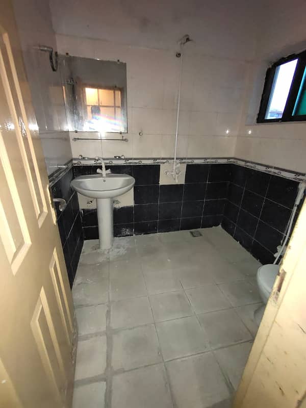 10 marla first floor portion for rent, sahafi colony main canal road Lahore 4