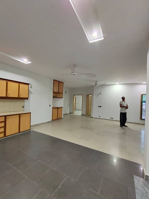 10 marla first floor portion for rent, sahafi colony main canal road Lahore 21