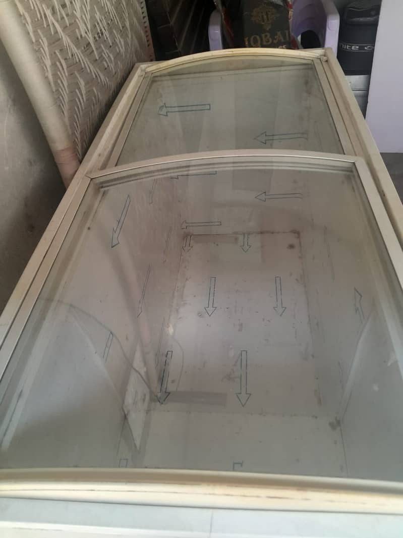 WAVES GLASS DOOR FREEZER 3