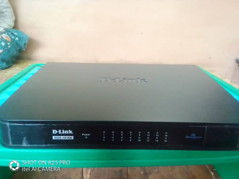 Network Switch - D Link - 16 Ports 0