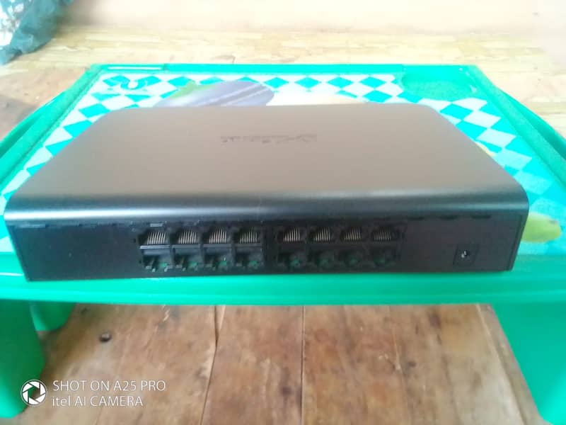 Network Switch - D Link - 16 Ports 7