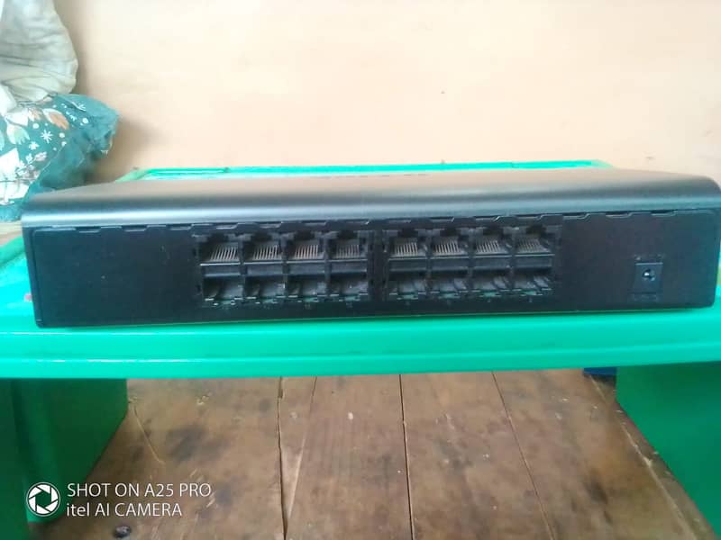 Network Switch - D Link - 16 Ports 8