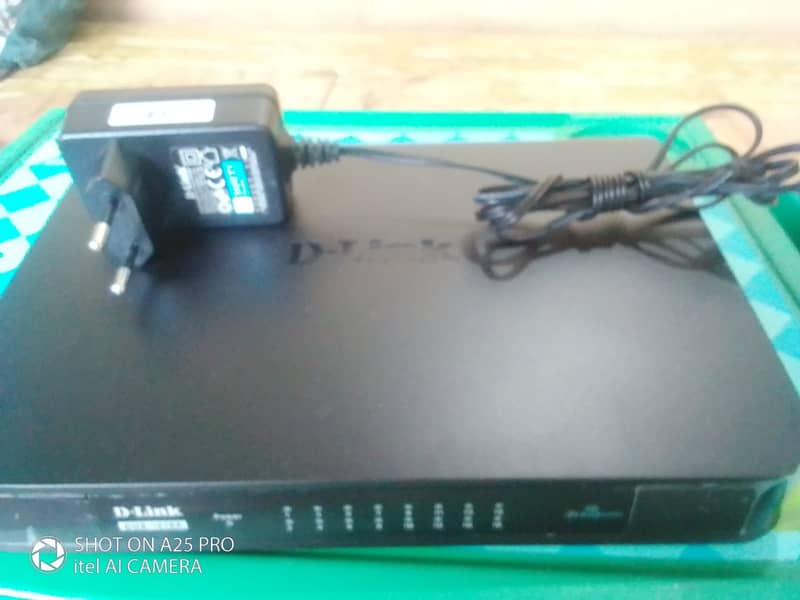 Network Switch - D Link - 16 Ports 11