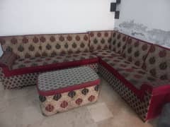 L shapes sofa set with table