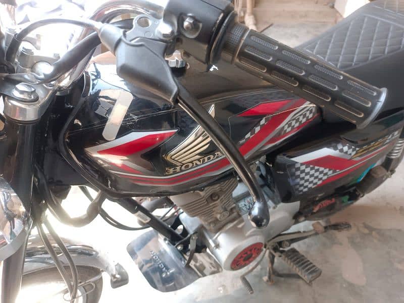 honda 125 Black colour in Multan genuine 03009532628 6