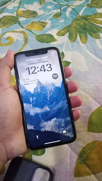 iPhone 11 JV 64GB Black, 91% Battery, 10/10, Box, PKR 60K 1