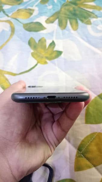 iPhone 11 JV 64GB Black, 91% Battery, 10/10, Box, PKR 60K 6