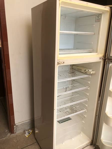 Dawlerence Fridge for sale in good condition best offer 2