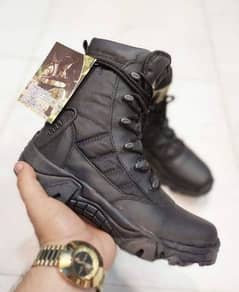 Army boots,online delivery, plz only wathsapp on this num 03135921724